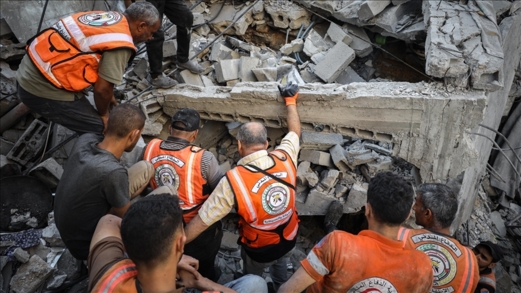 الدفاع المدني بغزة: انتشال جثامين 7 شهداء في مواصي خان يونس ودير البلح