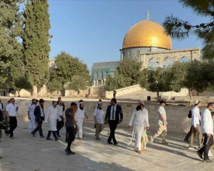 عشرات المستوطنين الصهاينة يقتحمون الأقصى