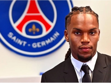 باريس سان جيرمان يعلن إعارة ريناتو سانشيز إلى باناثينايكوس اليوناني