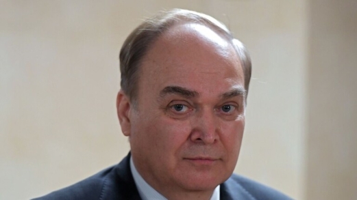 أنطونوف: نظام كييف يستخدم الأسلحة الأمريكية ضد أهداف مدنية