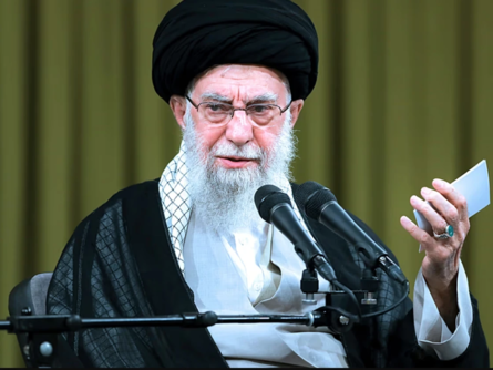 السيد الخامنئي: العدو متورط في الأحداث الأخيرة ويجب وضع حد للمشاكل الاقتصادية