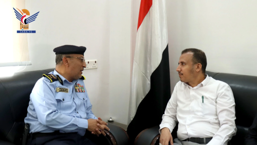 القائم بأعمال رئيس مصلحة الضرائب والجمارك يناقش مع مدير المرور استكمال إجراءات ترسيم السيارات المستوردة
