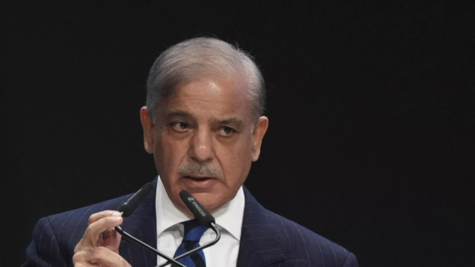 رئيس الوزراء الباكستاني: نعرب عن تضامننا الكامل مع الشعب الإيراني الشجاع في هذه الظروف الصعبة