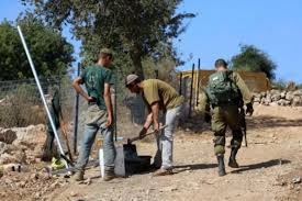 مستوطنون يسيجون أراضي ويسرقون صهريج مياة بالأغوار الشمالية