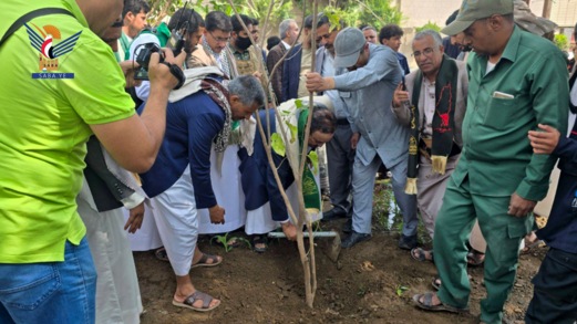 الصعدي وعباد يدشنان مبادرات نظافة وتوعية وتشجير بمديرية الوحدة