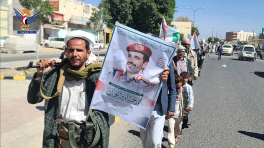 وقفة مسلحة ومسير لخريجي دفعة الشهيد الغماري بمديرية ريف البيضاء