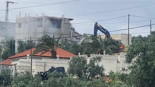 العدو الصهيوني يهدم منزلا في قرية مجدل بني فاضل جنوب نابلس