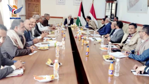 مناقشة سير تنفيذ أنشطة وبرامج المؤسسة اليمنية للنفط والغاز