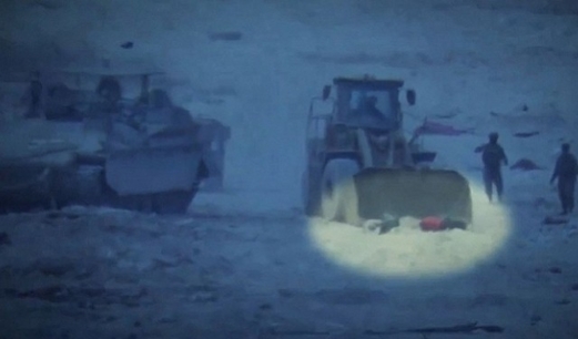 جيش العدو الصهيوني يعترف بقتل فلسطينييْن ودفن جثتيهما بجرافة