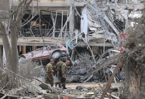 3 قتلى و91 إصابة في 6 موجات صاروخية إيرانية ضربت الكيان الإسرائيلي