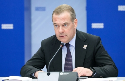  مدفيديف: على ترامب أن يتذكر أن لغة "الإنذارات" تمثل خطوة نحو الحرب