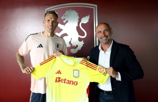 أستون فيلا الإنجليزي يضم الحارس الهولندي ماركو بيزوت