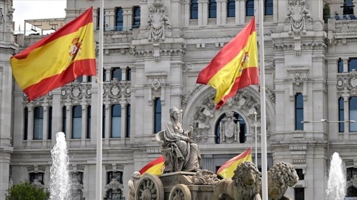 إسبانيا تطالب أمريكا باحترام القانون الدولي في علاقاتهما