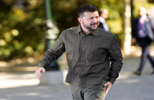 الرئيس زيلينسكي يمدد سريان الأحكام العرفية والتعبئة العامة في أوكرانيا