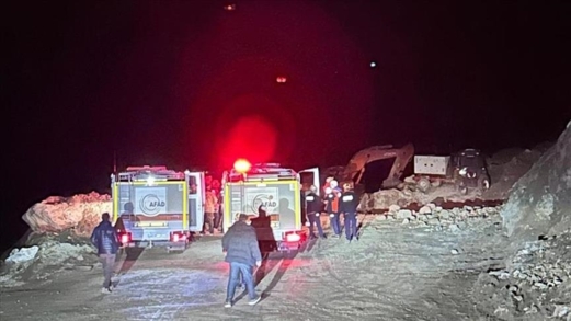 عمليات بحث عن مدير منجم حديد إثر انهيار للتربة في تركيا