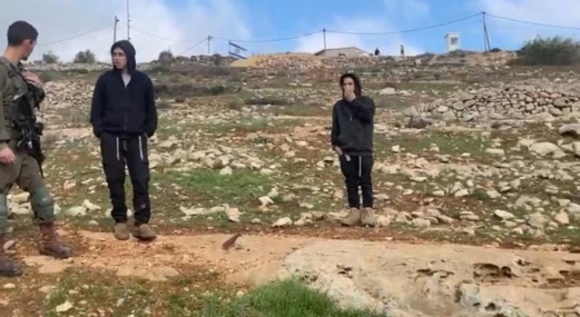 إصابة شاب فلسطيني باعتداء للمستوطنين الصهاينة في الخليل