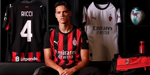 ميلان يعلن تعاقده مع لاعب الوسط الإيطالي ريتشي قادماً من تورينو