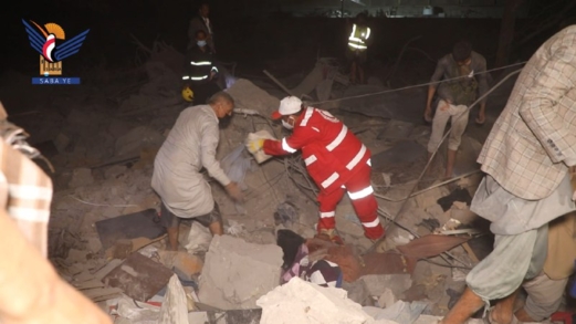 فيديو | البحث عن العالقين وانتشال ضحايا جريمة العدوان الأمريكي الذي استهدف منزلاً جوار المستشفى اللبناني