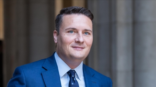 وزير الصحة البريطاني ينتقد منع "إسرائيل" سفر نائبين من بلاده للضفة الغربية