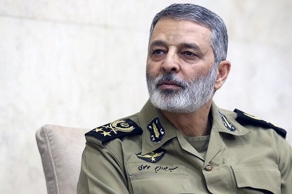 رئيس الأركان الإيراني معزيا باستشهاد الغُماري: الشعب اليمني في طليعة الدفاع عن الأمة الإسلامية