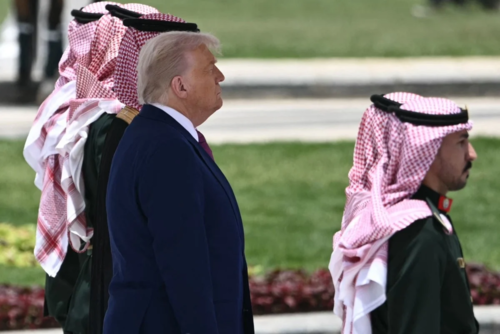 "نيويورك تايمز": ترامب يزور الشرق الأوسط مركزاً على الصفقات التجارية "نيويورك تايمز": ترامب يزور الشرق الأوسط مركزاً على الصفقات التجارية