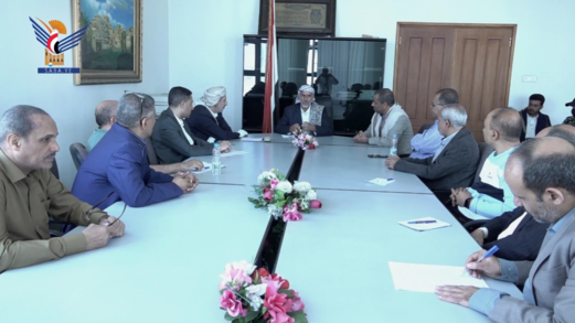 القائم بأعمال رئيس الوزراء يناقش مع وزير النفط ونائبه سير الأداء بالوزارة ووحداتها