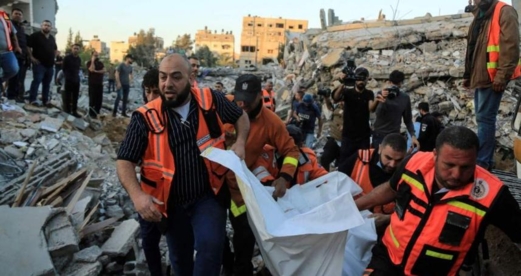 استشهاد 4 فلسطينيين وانتشال جثامين 121 آخرين في قطاع غزة منذ فجر اليوم