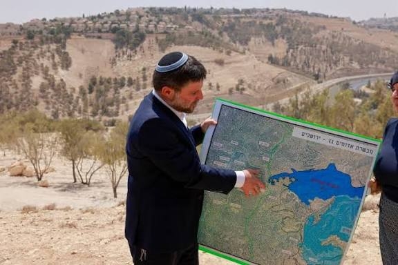 العدو الاسرائيلي يخطر بهدم منشآت صناعية في القدس ضمن مخطط استيطاني