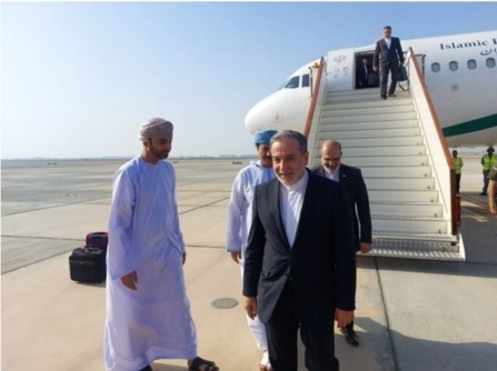 عراقجي يصل إلى مسقط للمشاركة في جولة جديدة للمحادثات مع أمريكا