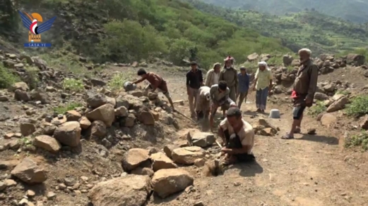 صنعاء.. مبادرة مجتمعية لرصف طريق جبلي في عزلة بني يوسف بالحيمة الداخلية