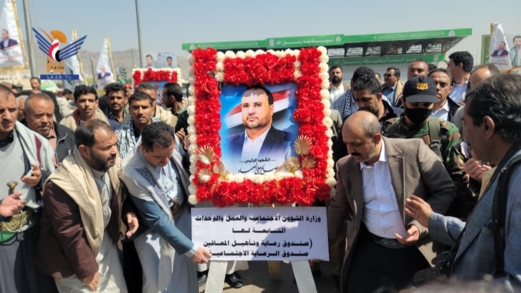 قيادة وموظفو وزارة الشؤون الاجتماعية والعمل يزورون أضرحة الشهداء