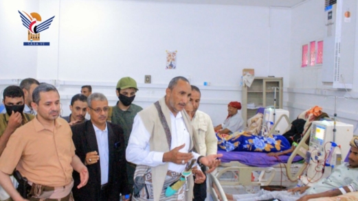 محافظ الحديدة ونائب وزير الصحة يدشنان مخيماً طبياً للعيون في باجل