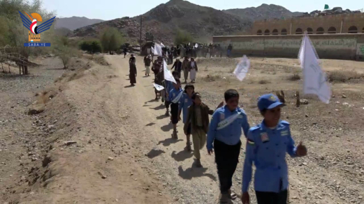 مسير وعرض كشفي ورحلة ترفيهية لطلاب المدارس الصيفية في بدبدة بمأرب