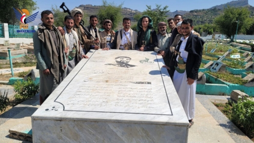 حجة.. مسؤول التعبئة يزور روضة الشهداء في مركز المحافظة