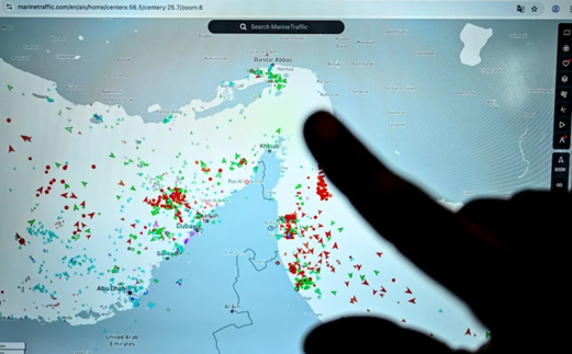 الحرس الثوري: قواتنا البحرية أصابت ناقلة نفط أمريكية في شمال الخليج وهي تحترق حاليا