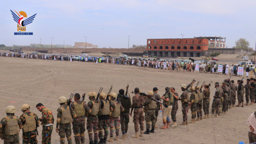 وقفة قبلية مسلحة لأبناء مدينة الحديدة لإعلان النفير نصرة لفلسطين