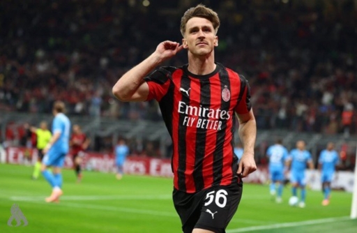 ميلان يهزم نابولي بثنائية ويتصدر الدوري الإيطالي