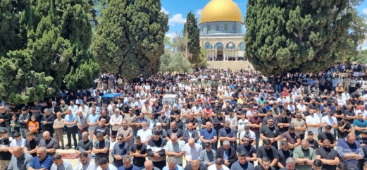 65 ألف فلسطيني يؤدون صلاة الجمعة في المسجد الأقصى