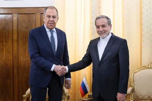 لافروف وعراقجي يبحثان التطورات في الشرق الأوسط 