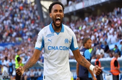 أوباميانغ يحقق رقماً مميزاً ويطارد صلاح