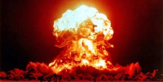 استخباراتي أمريكي سابق يحذر من اندلاع حرب نووية حال أرسلت فرنسا قواتها إلى أوكرانيا