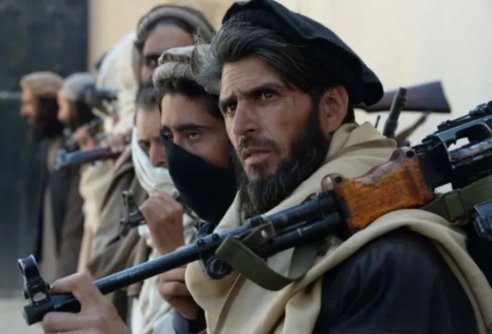 طالبان ترفض مطالب ترامب بشأن قاعدة "باغرام": القرار بيد زعيم الحركة