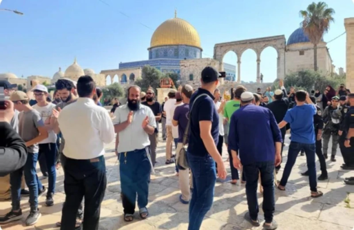 مستوطنون يقتحمون المسجد الأقصى