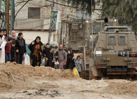 جيش العدو الإسرائيلي يفرض حصارًا على طولكرم في الضفة الغربية