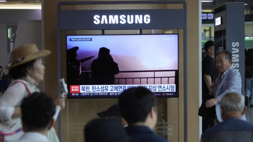 زعيم كوريا الشمالية يحضر اختبار محرك صاروخي يعمل بالوقود الصلب