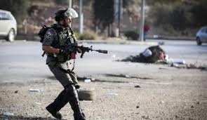 إصابة شاب فلسطينى بجروح خطيرة برصاص العدو شمالي الخليل