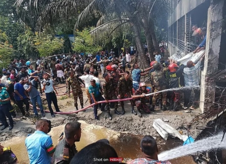 ارتفاع حصيلة ضحايا تحطم الطائرة البنغالية إلى 27 قتيلا   ارتفاع حصيلة ضحايا تحطم الطائرة البنغالية إلى 27 قتيلا