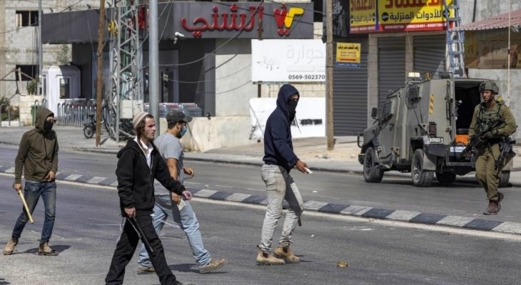 إصابة أربعة فلسطينيين باعتداءات مستوطنين في الخليل والداخل المحتل