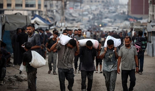 مهمة البحث عن الدقيق في غزة: نريد أن ننجو من الموت جوعا