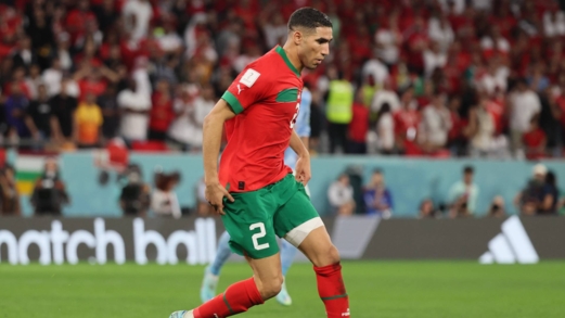 أشرف حكيمي يفوز بجائزة أفضل لاعب في إفريقيا لعام 2025